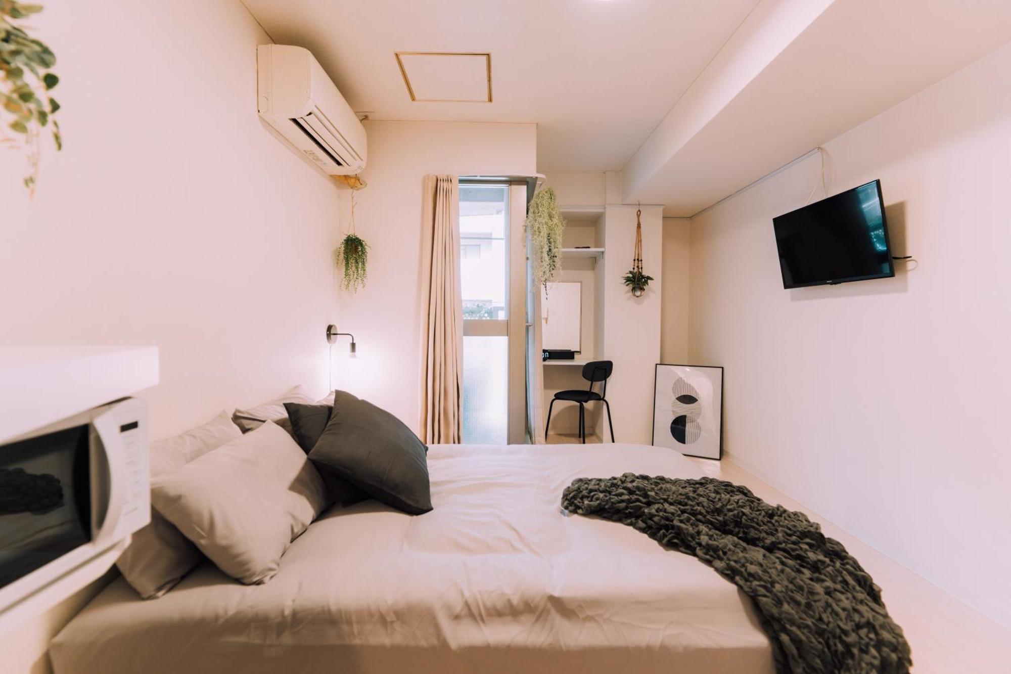 Minimalist Loft Namba Compact Studio With A 24-hour Gym Ma405 Apartemen *